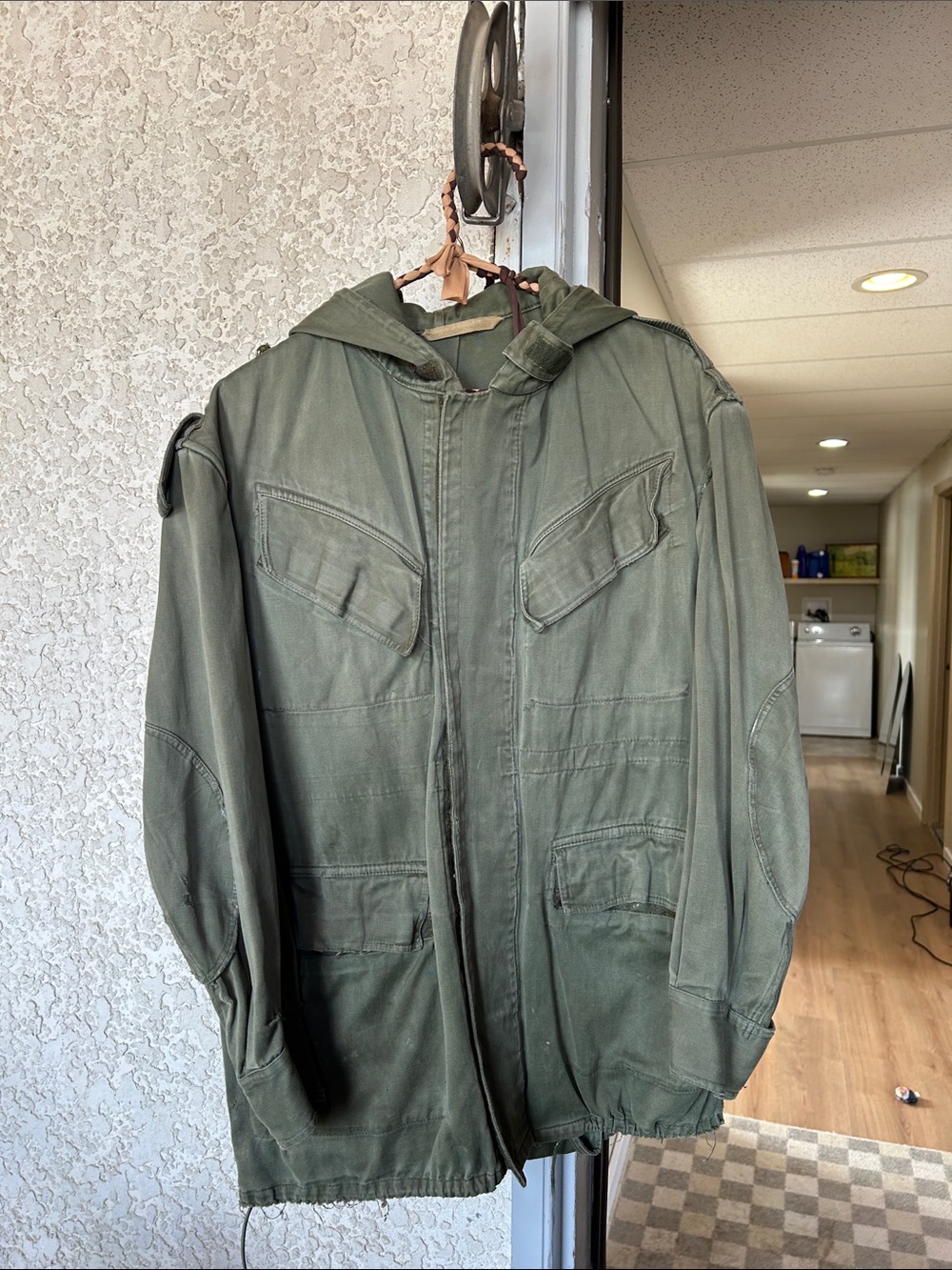 Men's Olive Green Military-Style Hooded Jacket vintage 1967 army surplus